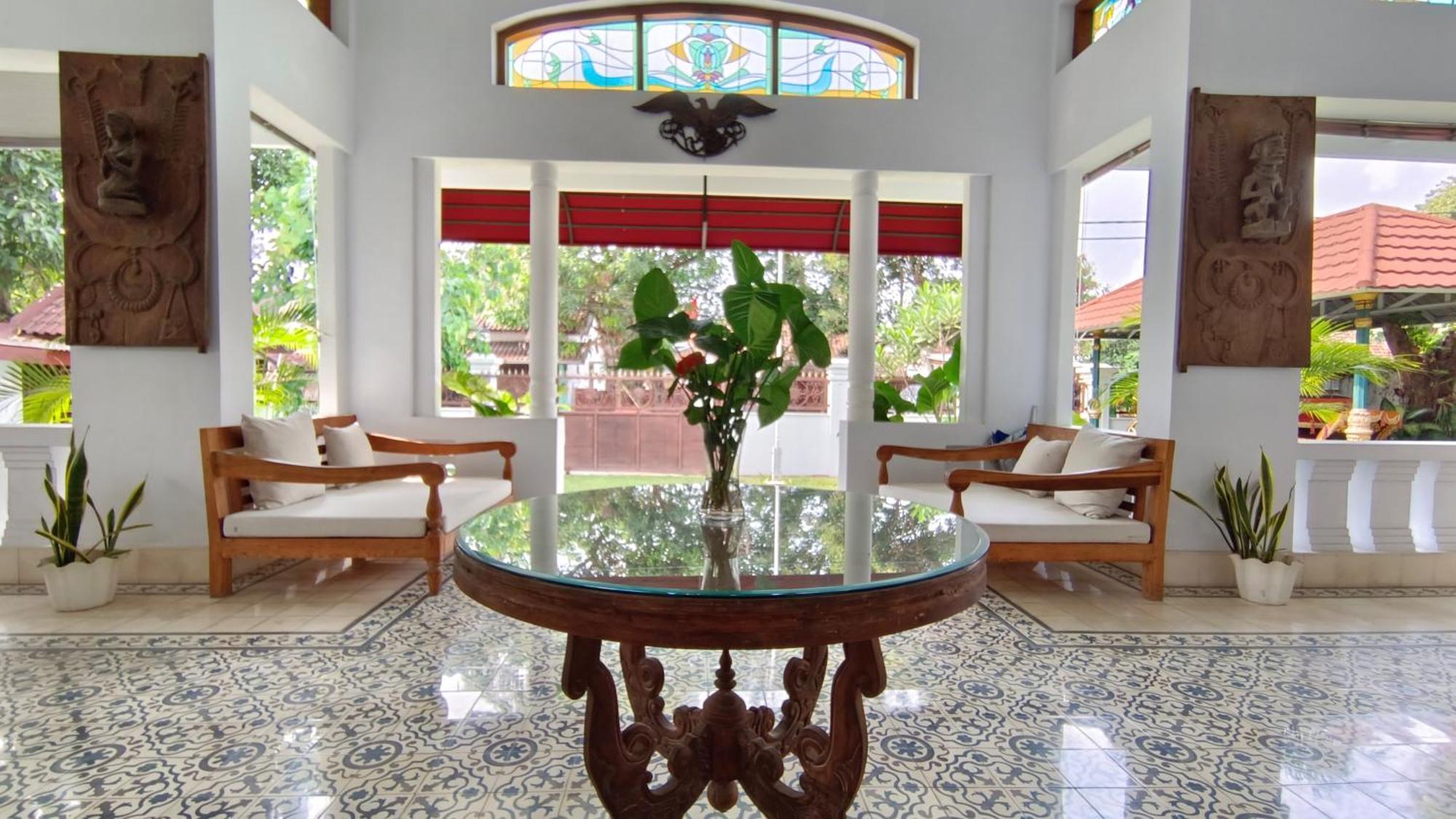 Griya Asih Hotel Yogyakarta Exterior photo