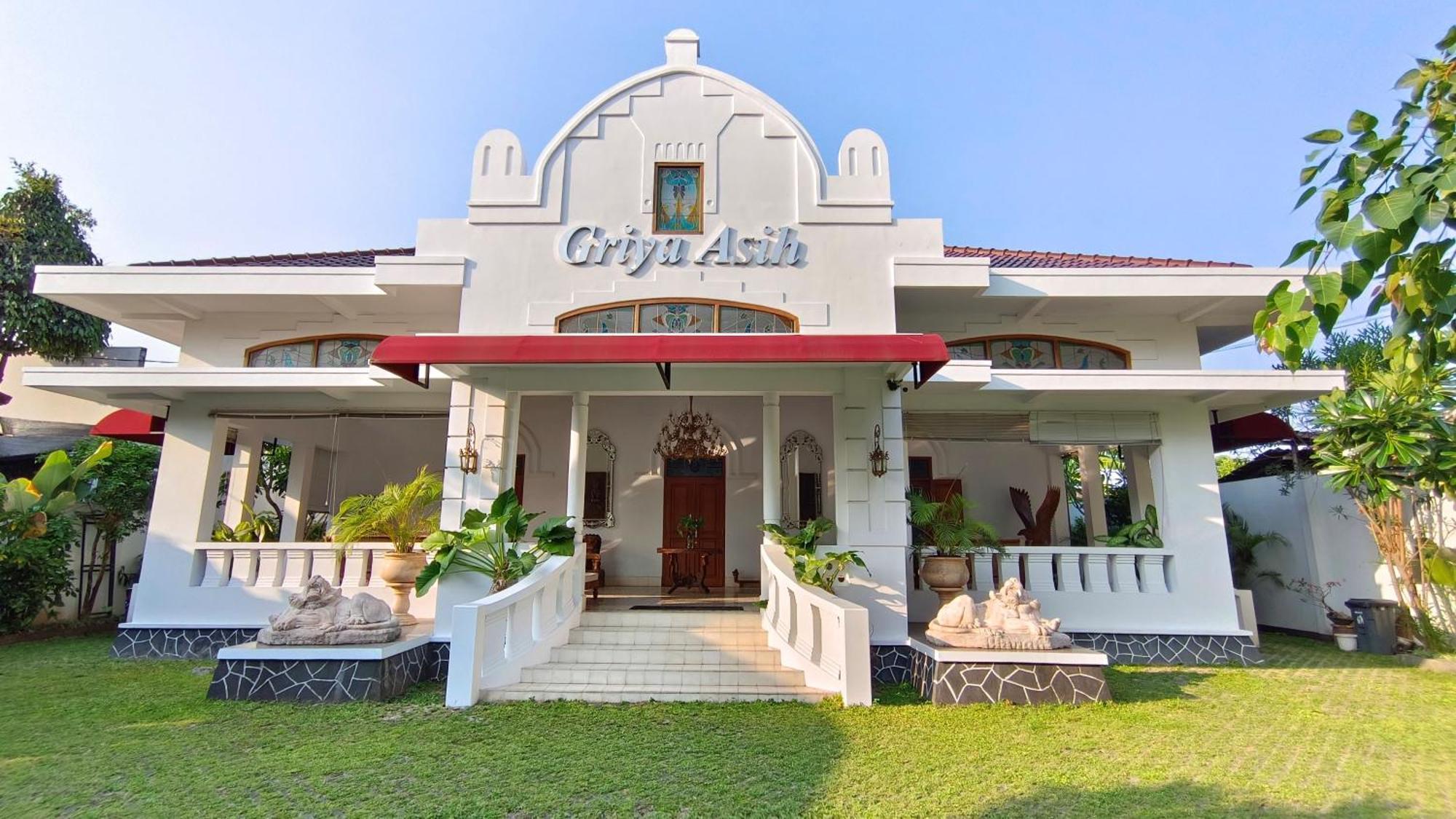 Griya Asih Hotel Yogyakarta Exterior photo